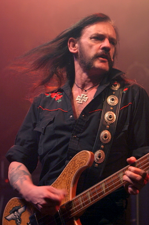 Motörhead-Gründer „Lemmy“ Kilmister während eines Konzerts im kanadischen Edmonton im April 2005 Urheber: Mark Marek