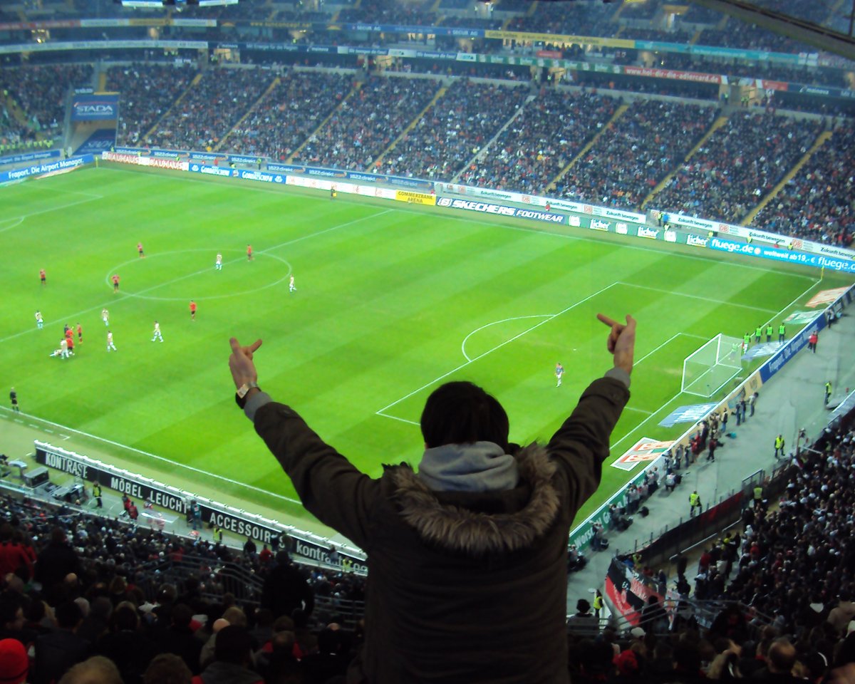 Findet keinen Gefallen am Sport-Event: Ein Fan von Eintracht Frankfurt im Februar 2011 (Foto: MPC)