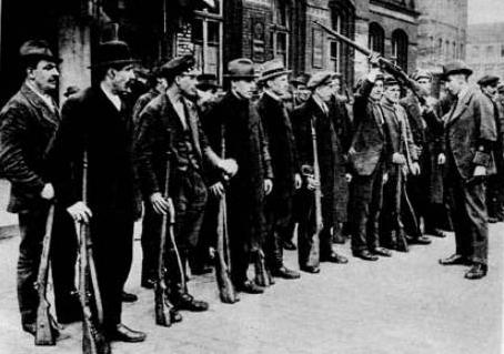 Freiwillige Arbeiter die sich spontan der Ruhrarmee gegen den Kapp-Putsch anschlossen.